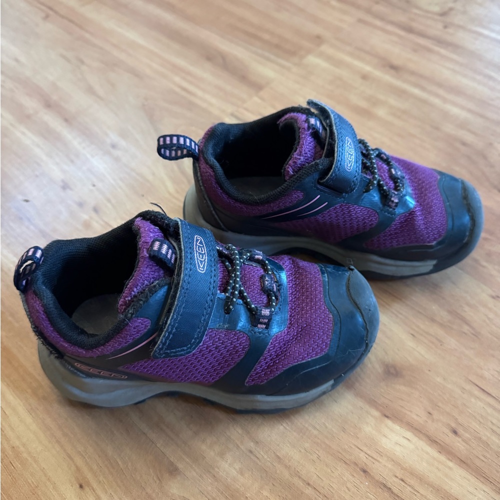 Keen Kids Sneakers in Purple and Black